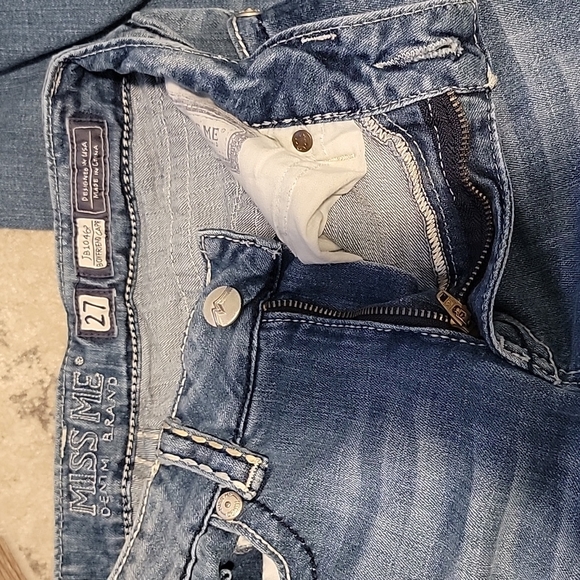 Miss Me Boyfriend Capri Distressed Jeans 27 Light Blue - Picture 3 of 6